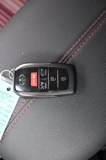 Used 2025 Toyota RAV4 XSE AWD/4WD image 18