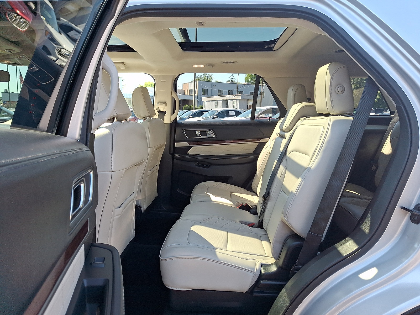 Certified 2018 Ford Explorer Platinum AWD/4WD image 11