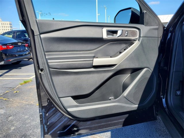 Certified 2022 Ford Explorer XLT w/ Equipment Group 202A image 10