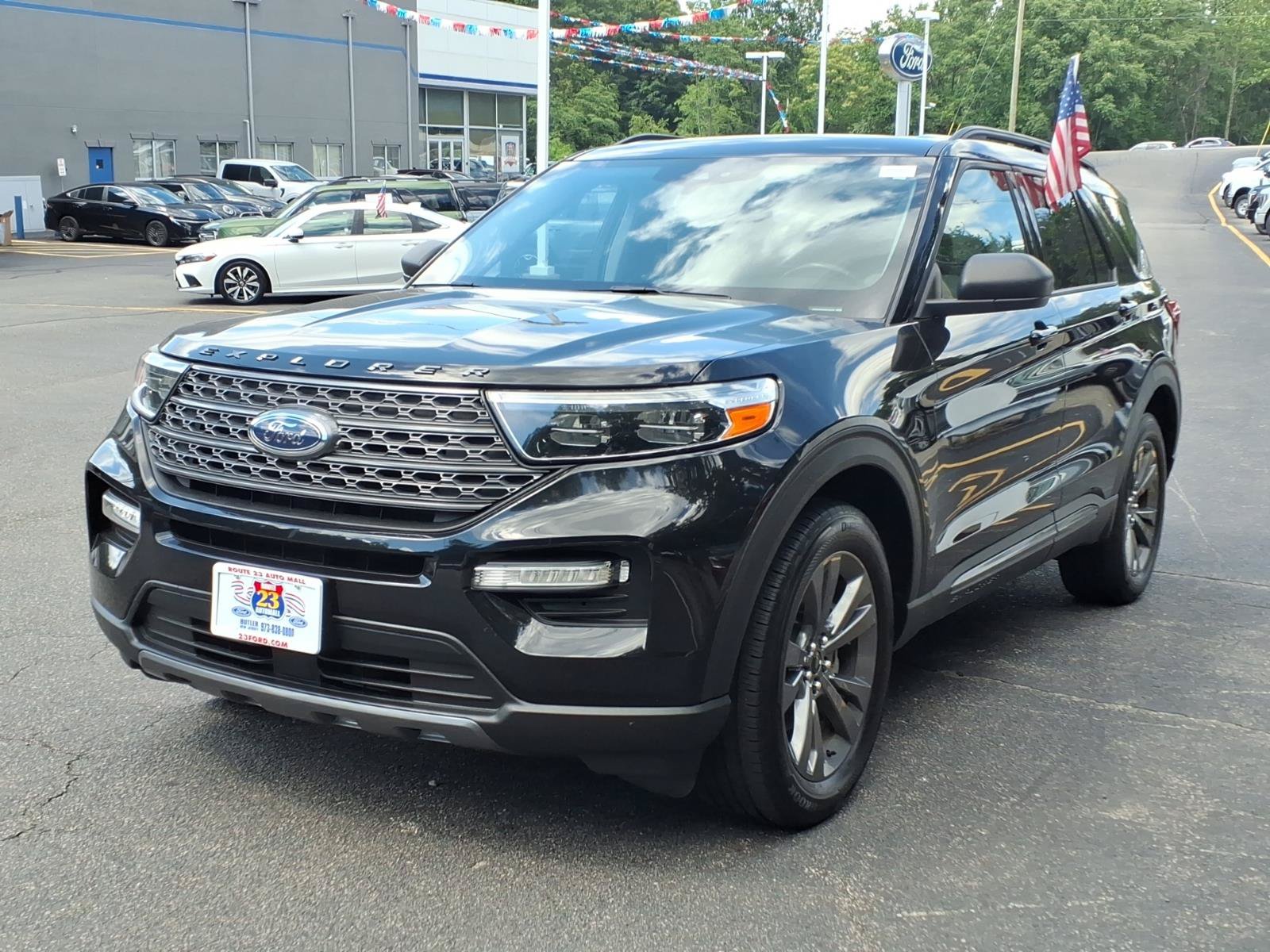 Certified 2021 Ford Explorer XLT w/ Equipment Group 202A AWD/4WD image 4