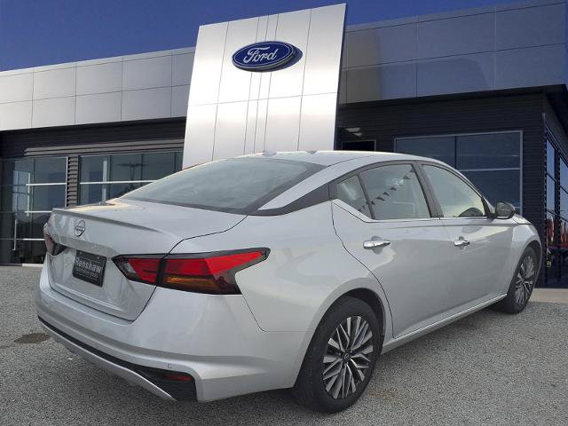 Used 2025 Nissan Altima 2.5 SV FWD image 2