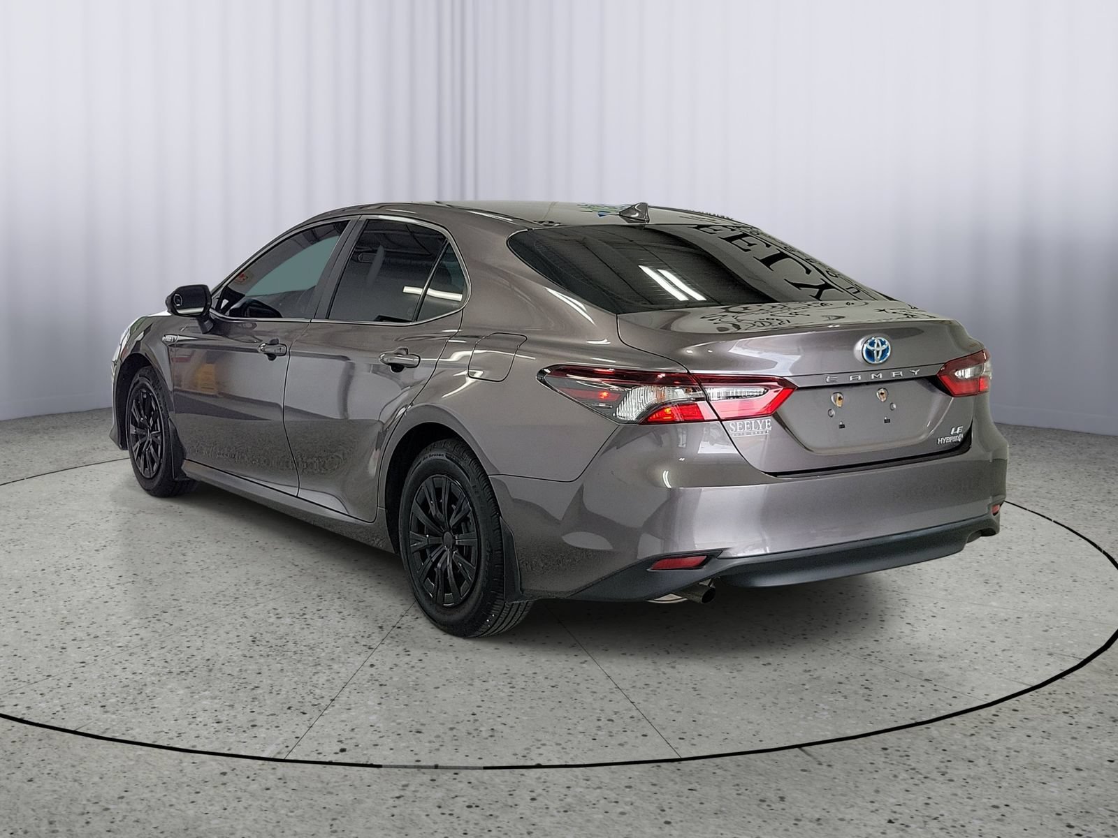 Used 2021 Toyota Camry LE FWD image 3