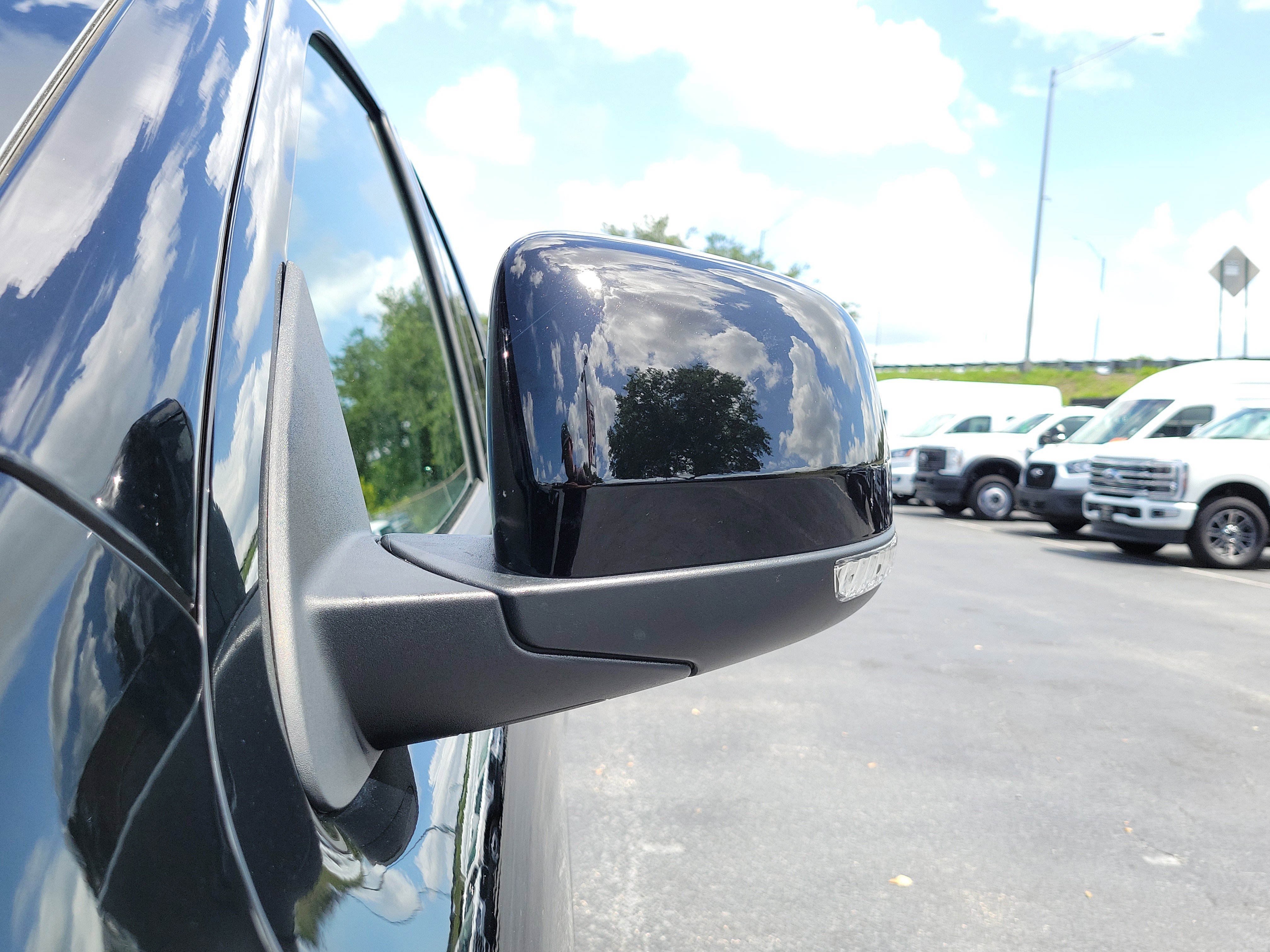 Used 2022 Dodge Durango R/T w/ Blacktop Package AWD/4WD image 3