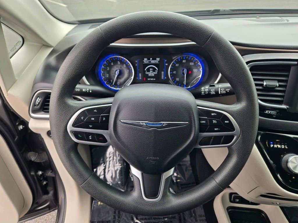 Used 2018 Chrysler Pacifica Touring Plus w/ Tire & Wheel Group image 34