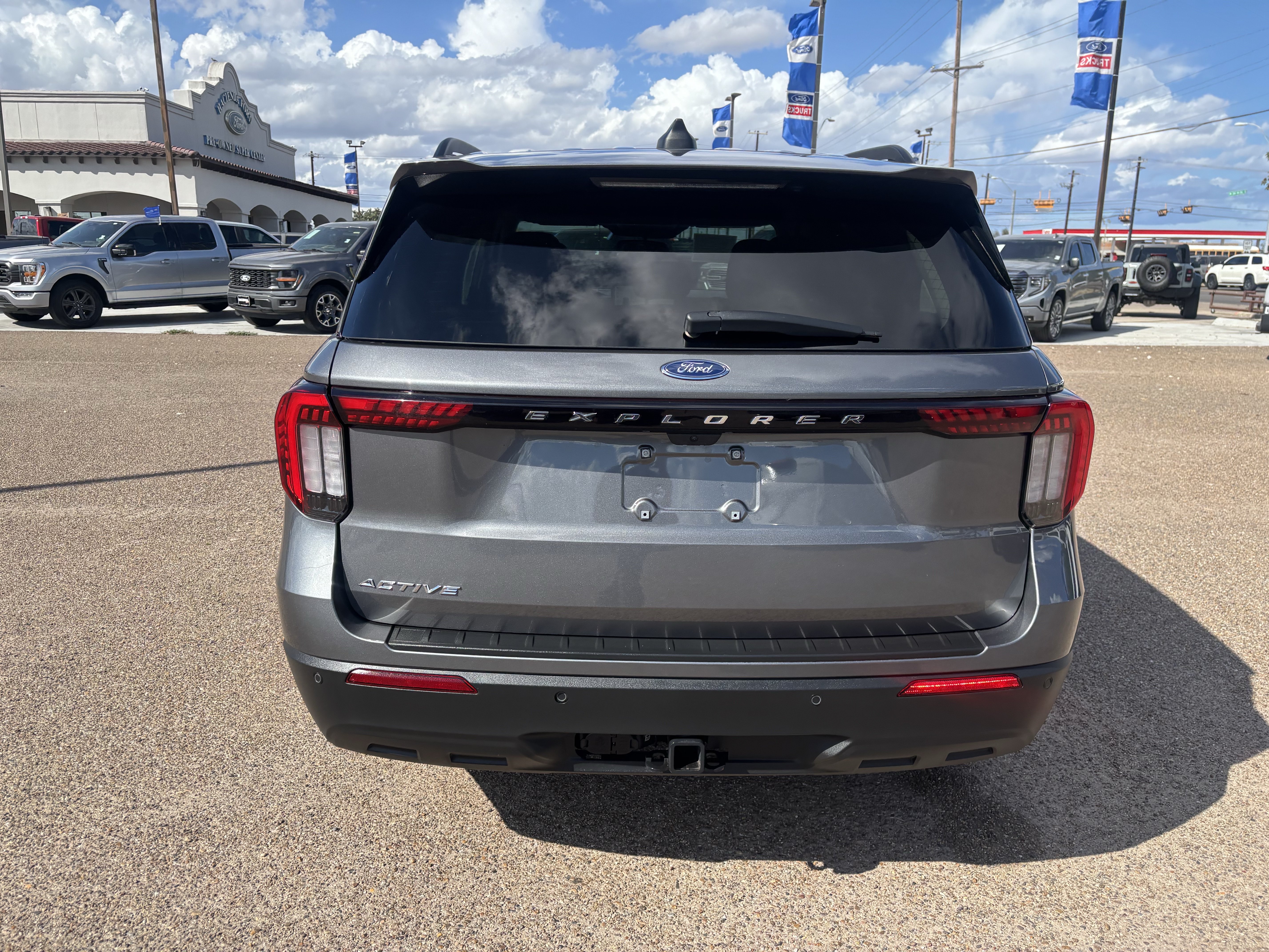 Certified 2025 Ford Explorer Active RWD image 3