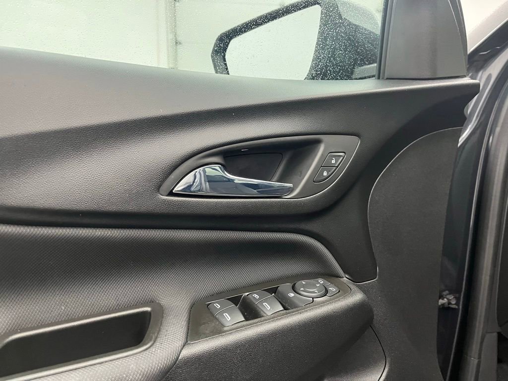Used 2023 Chevrolet Equinox RS image 18