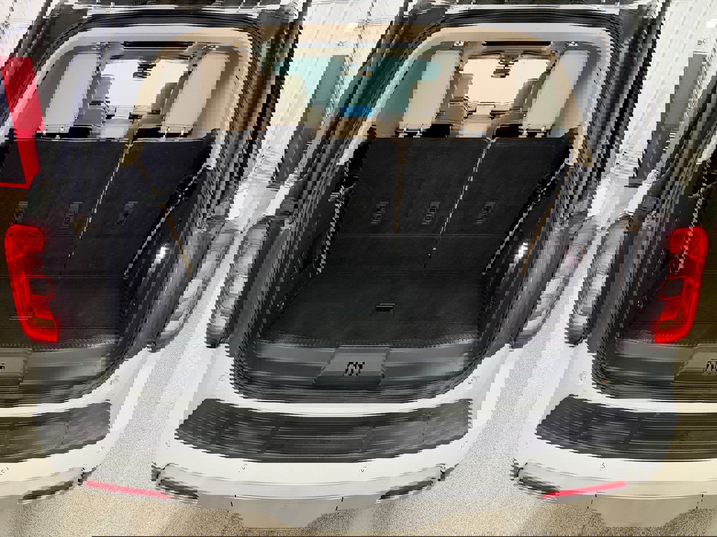 Certified 2024 Ford Expedition Limited image 33