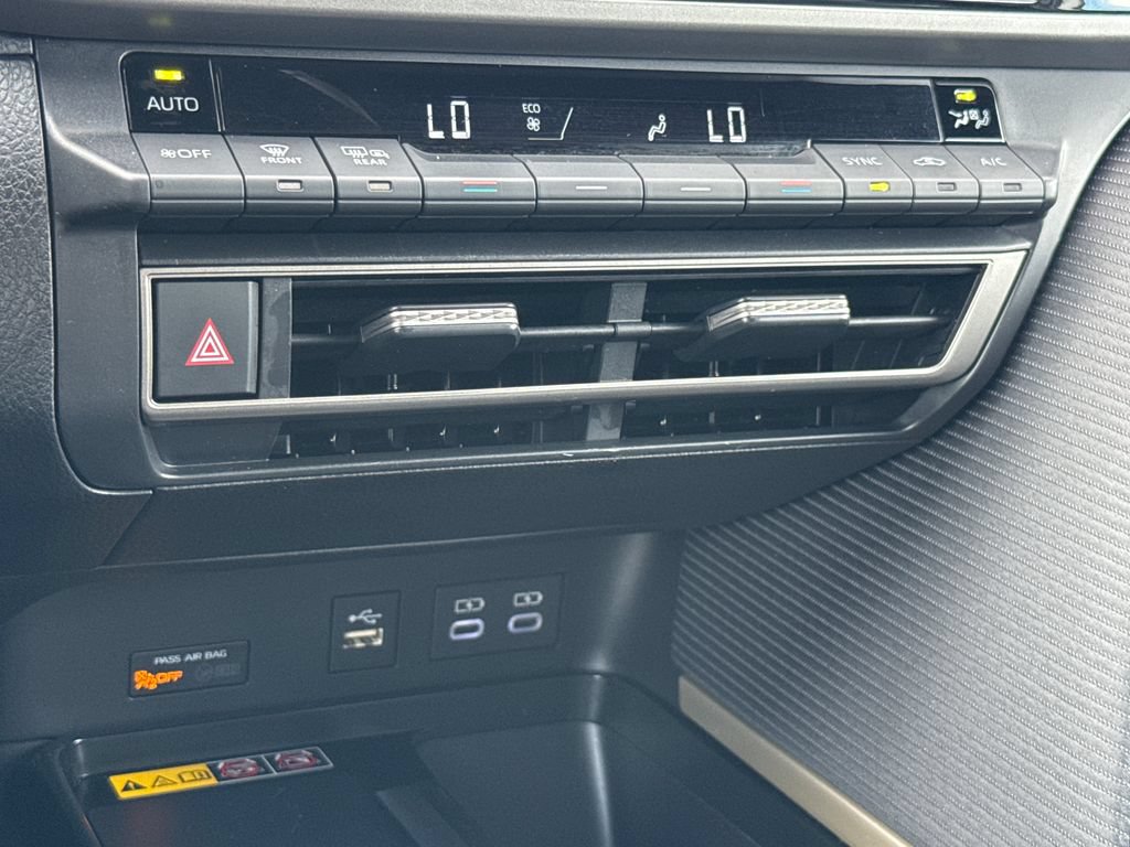 Used 2025 Toyota Camry SE FWD image 21