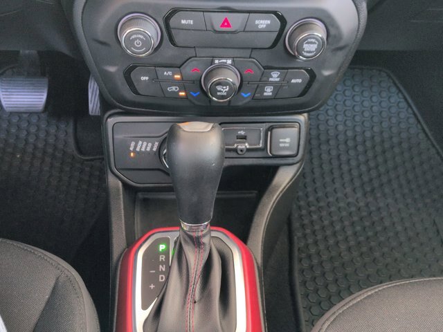 Used 2020 Jeep Renegade Trailhawk w/ Cold Weather Group AWD/4WD image 26