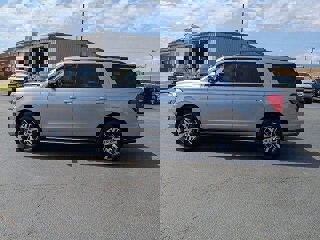 Certified 2023 Ford Expedition XLT image 2