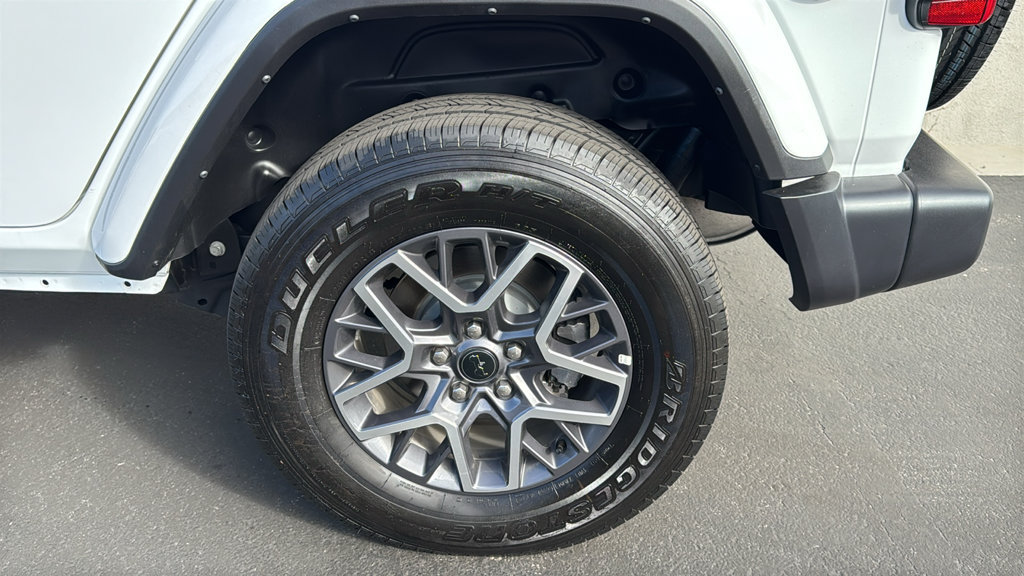 Used 2026 Jeep Wrangler Unlimited Sahara AWD/4WD image 10