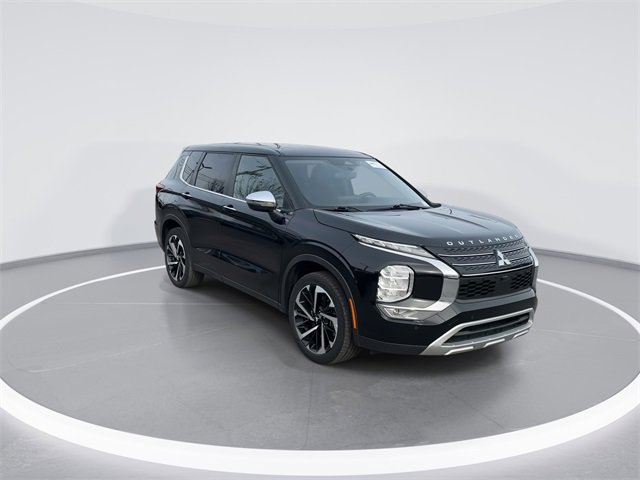 Used 2023 Mitsubishi Outlander SE image 1