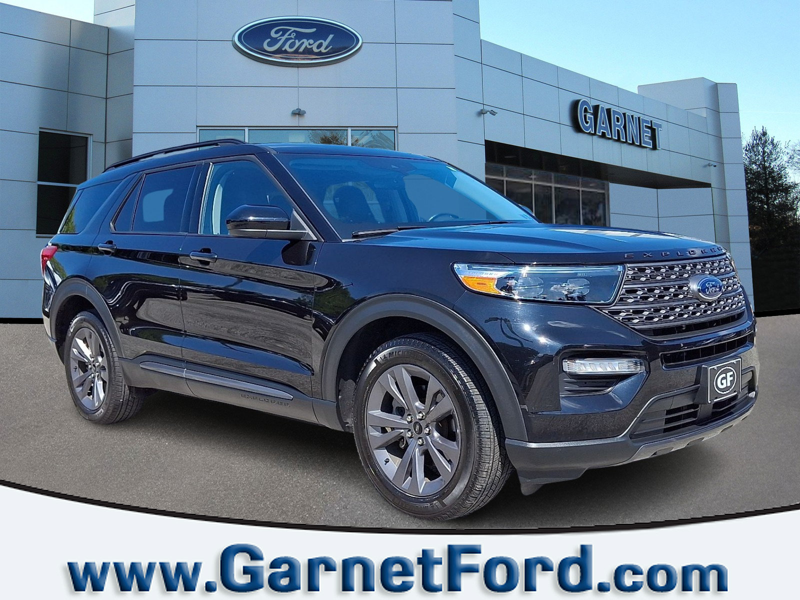 Certified 2024 Ford Explorer XLT w/ Equipment Group 202A AWD/4WD image 1