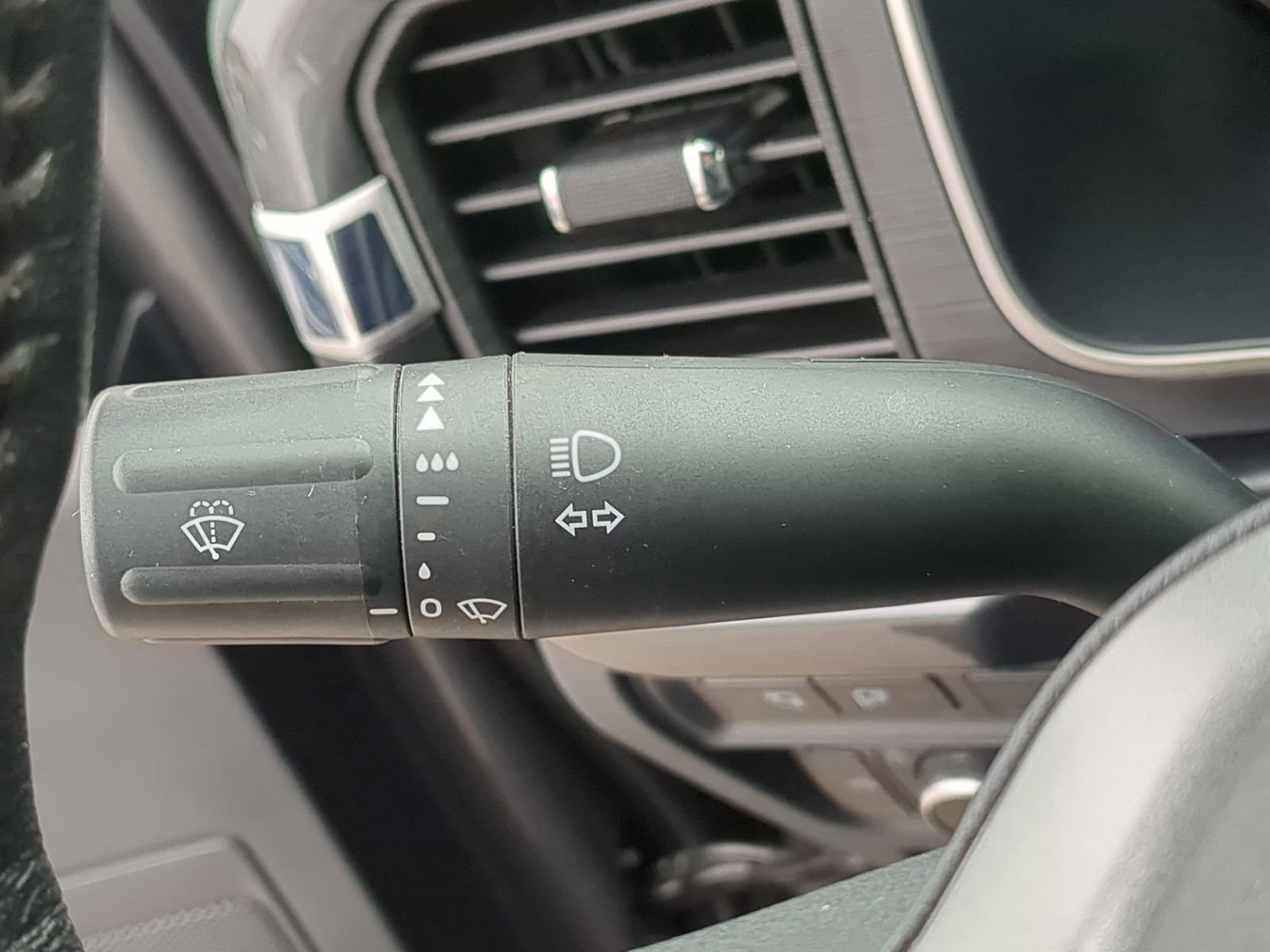 Certified 2022 Ford F150 XLT w/ Equipment Group 302A High image 32