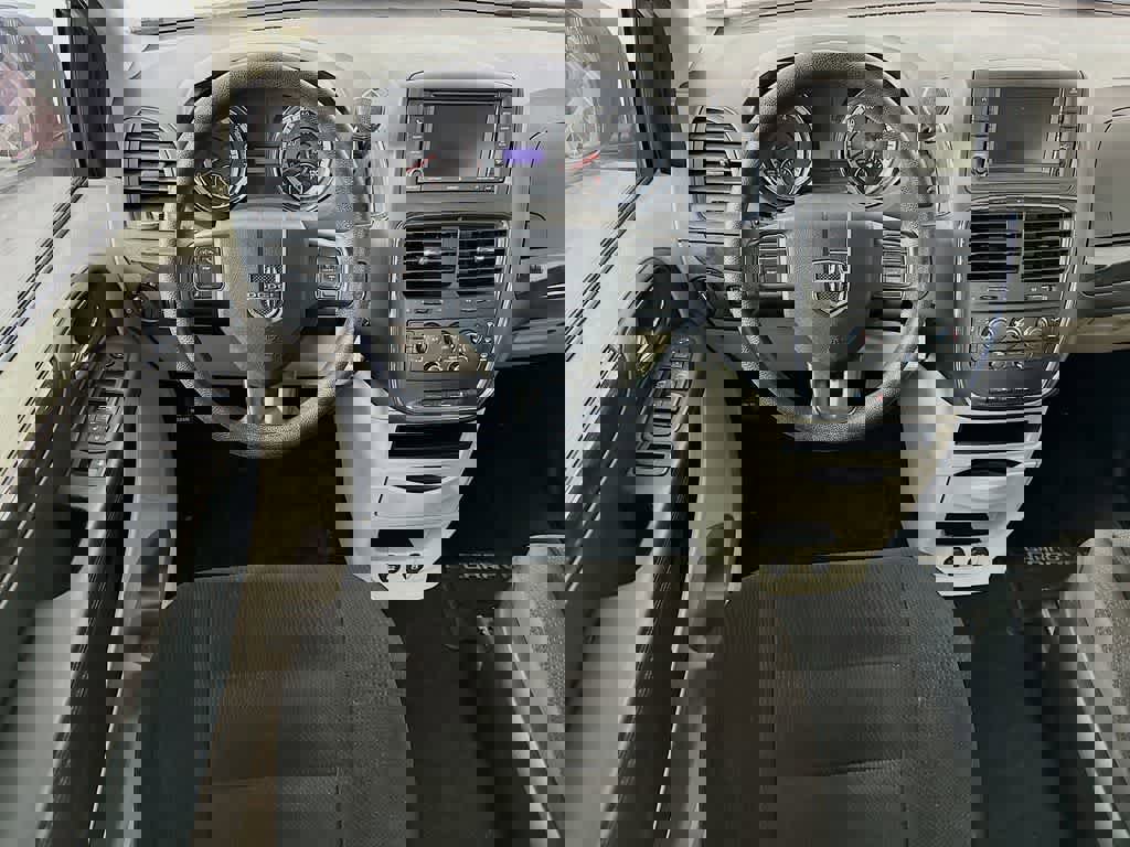 Used 2018 Dodge Grand Caravan SE w/ UConnect Hands-Free Group image 10