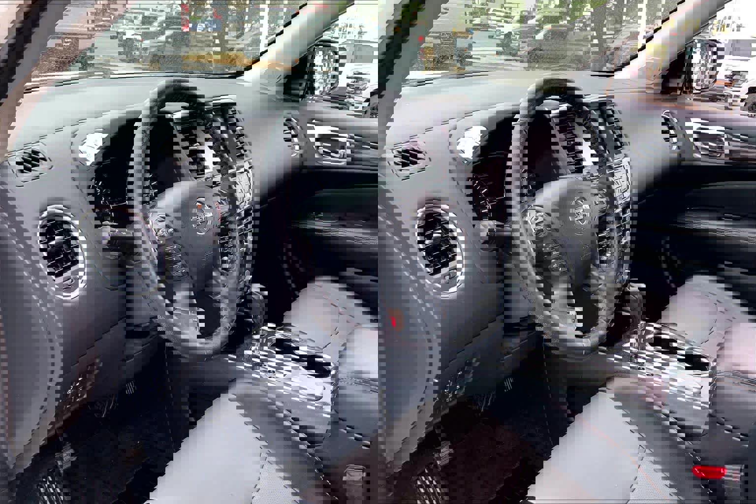 Used 2020 Nissan Pathfinder SL image 18