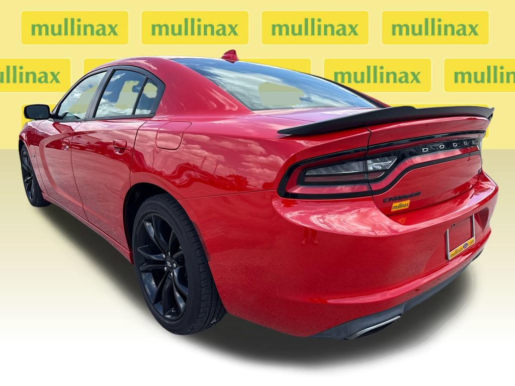 Used 2017 Dodge Charger R/T w/ Blacktop Package RWD image 8