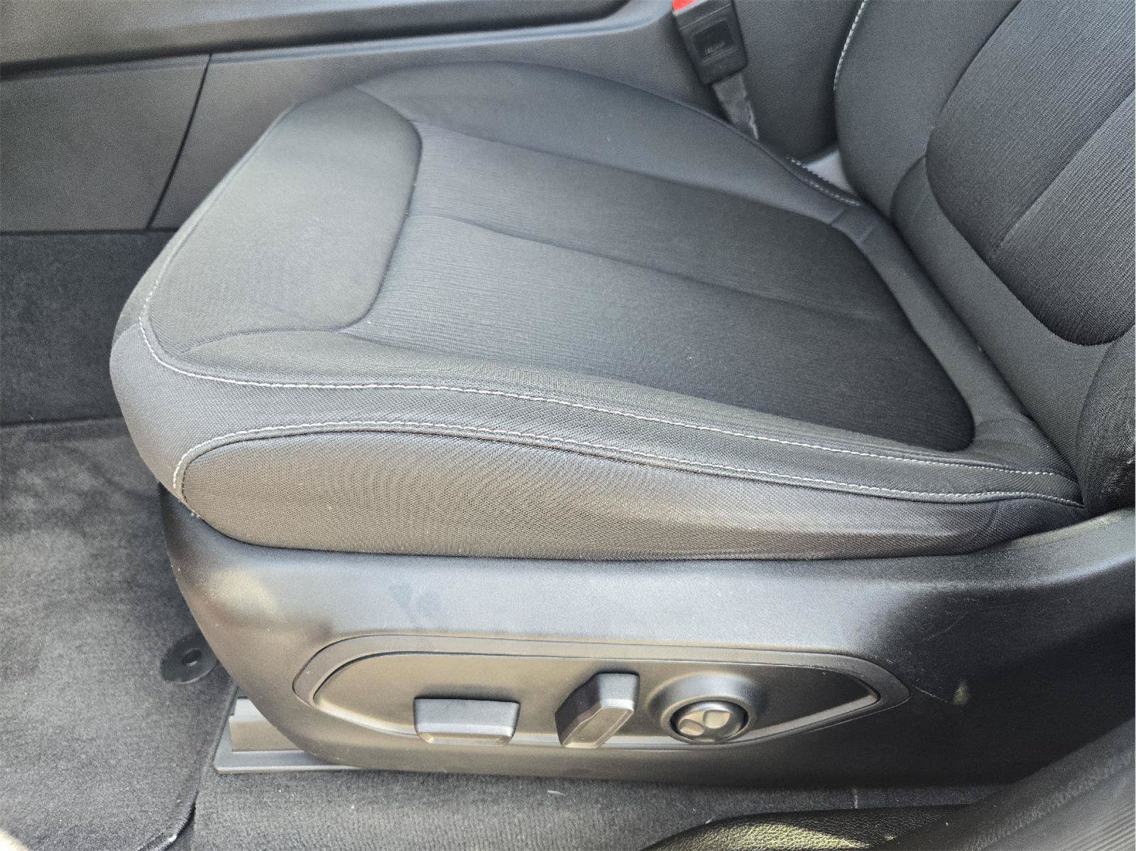 Used 2025 Jeep Grand Cherokee Laredo X RWD image 22