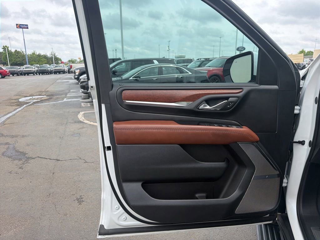 Used 2024 GMC Yukon Denali Ultimate AWD/4WD image 18