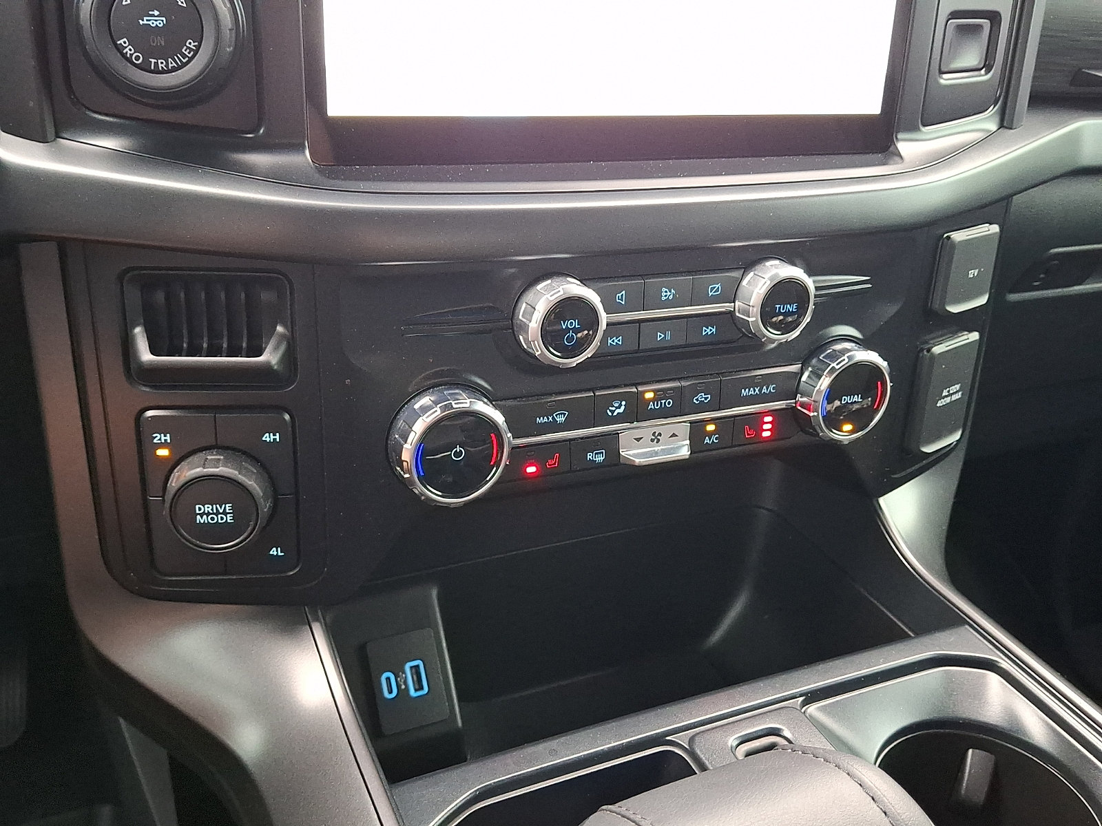 Certified 2024 Ford F150 XLT w/ Equipment Group 302A MID AWD/4WD image 19
