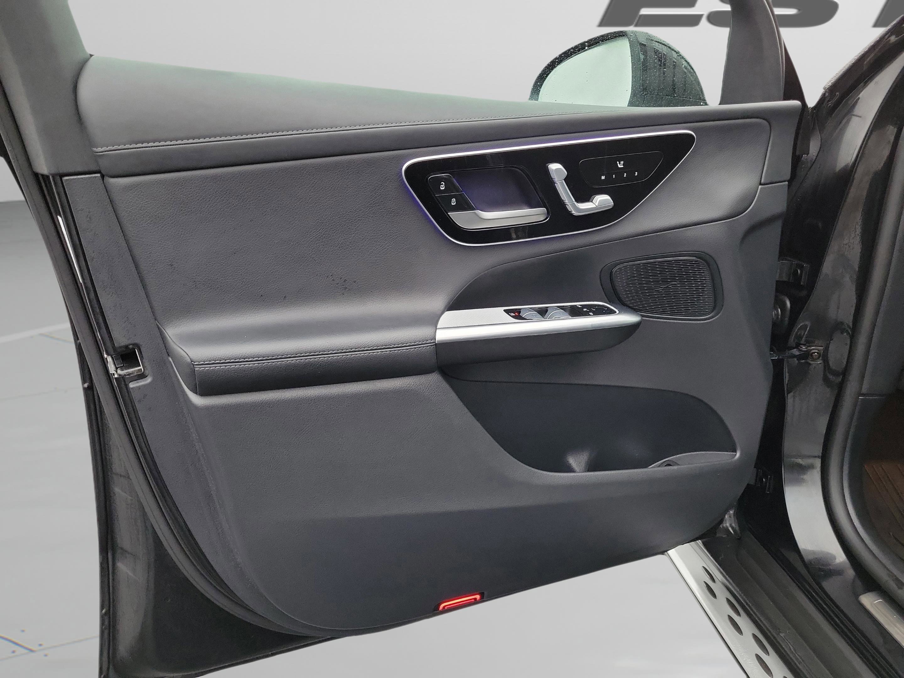 Used 2023 Mercedes-Benz GLC 300 GLC 300 image 28