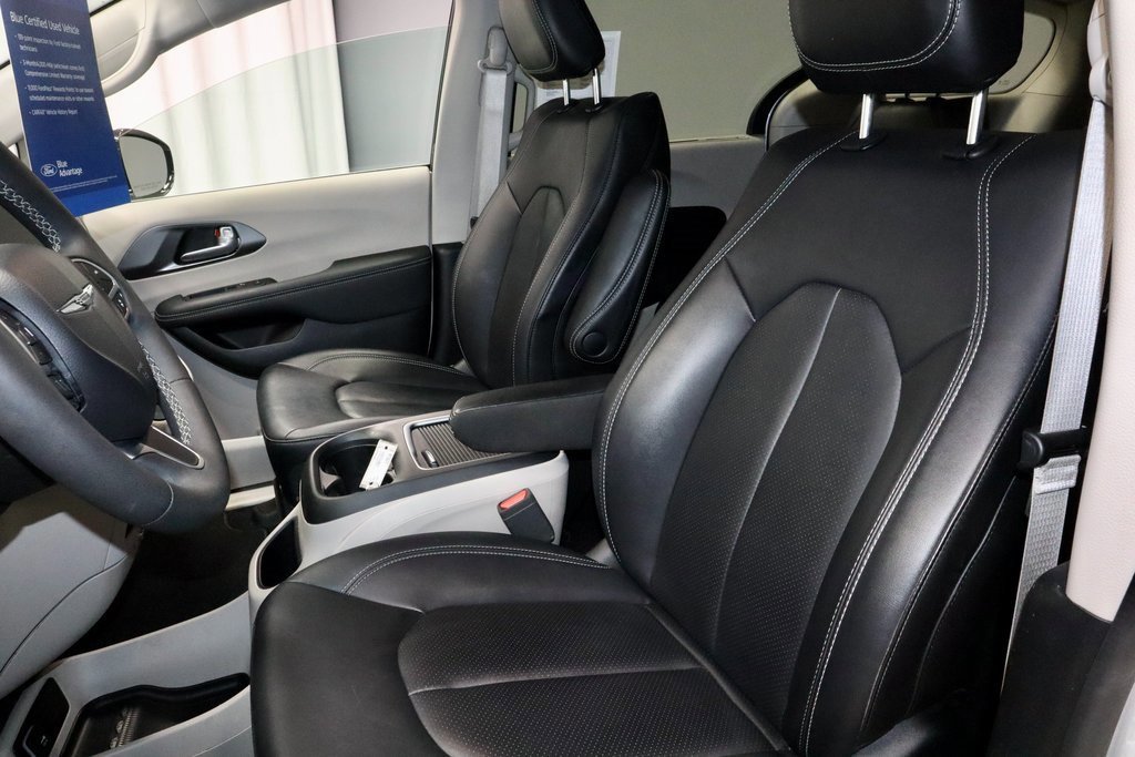 Used 2024 Chrysler Pacifica Touring-L image 26