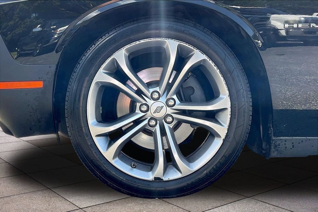 Used 2022 Dodge Challenger R/T RWD image 9