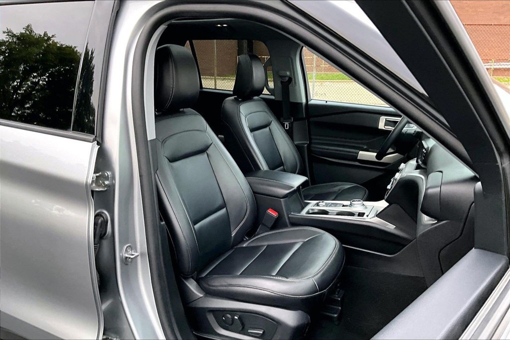 Certified 2023 Ford Explorer XLT w/ Equipment Group 202A AWD/4WD image 7