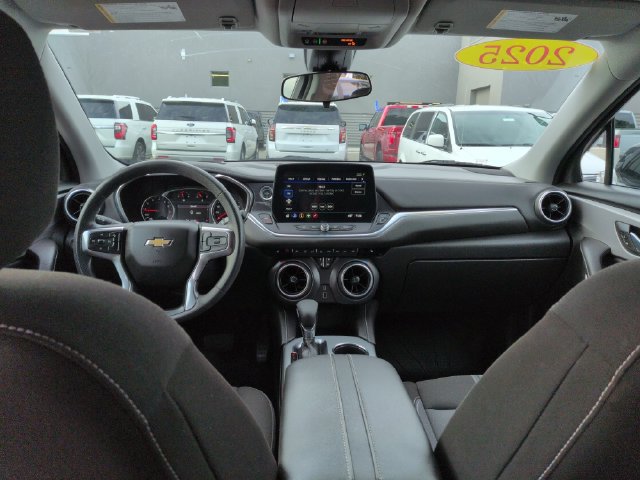 Used 2025 Chevrolet Blazer LT AWD/4WD image 24