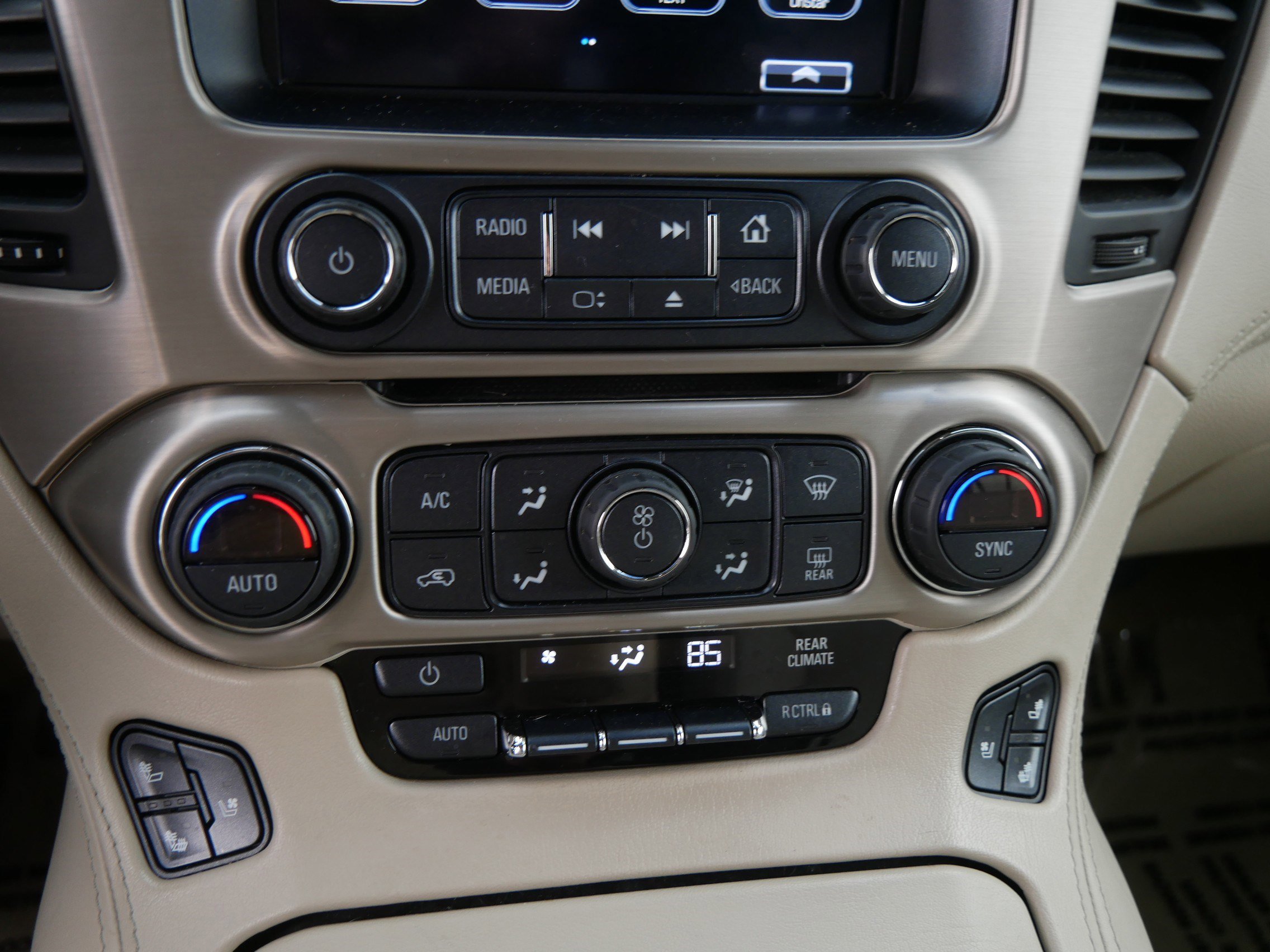 Used 2018 GMC Yukon Denali w/ Enhanced Security Package image 23