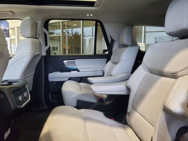 Certified 2025 Ford Expedition Platinum image 30