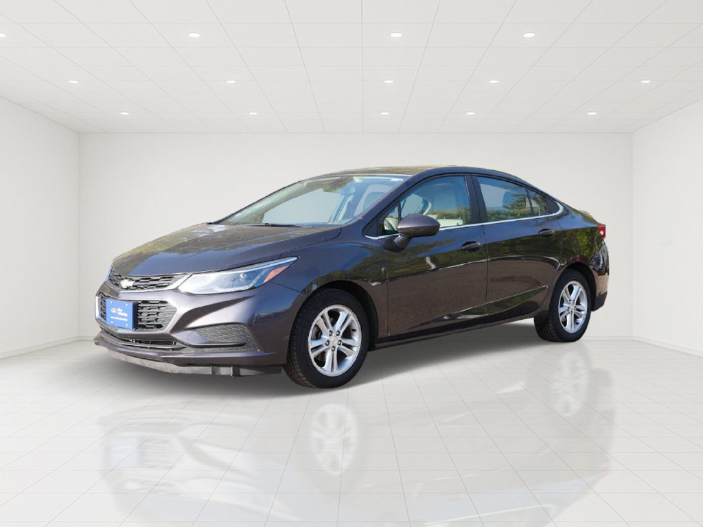 Used 2017 Chevrolet Cruze LT w/ Convenience Package FWD image 2