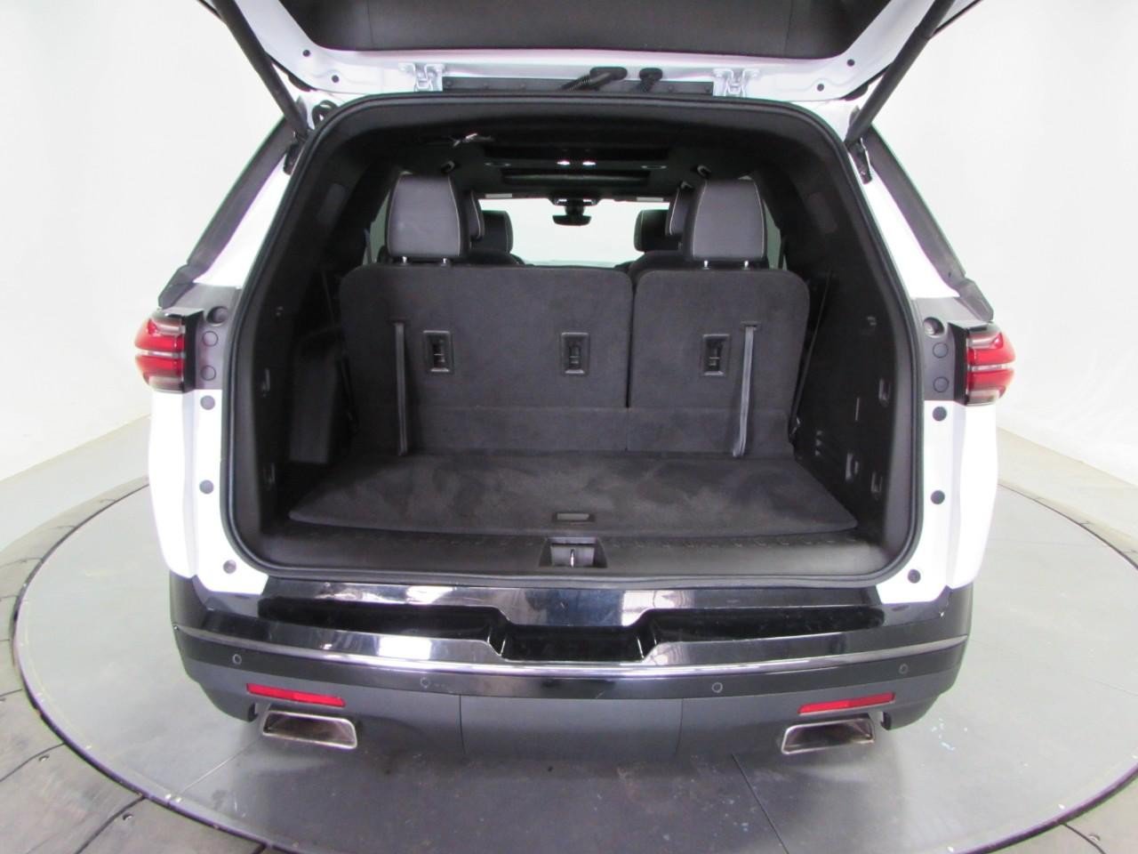 Used 2023 Chevrolet Traverse Premier w/ Redline Edition FWD image 11