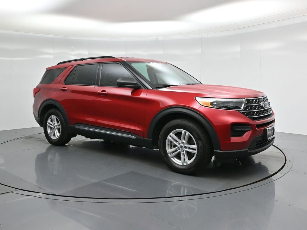 Certified 2024 Ford Explorer XLT image 3
