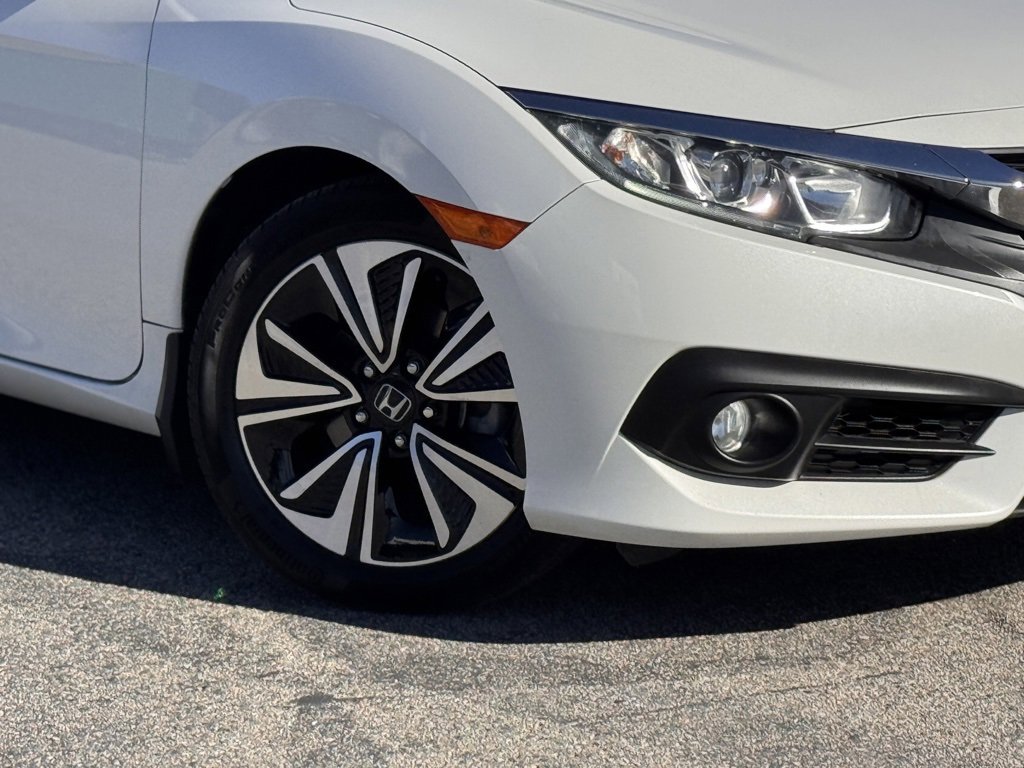 Used 2018 Honda Civic EX-T image 4