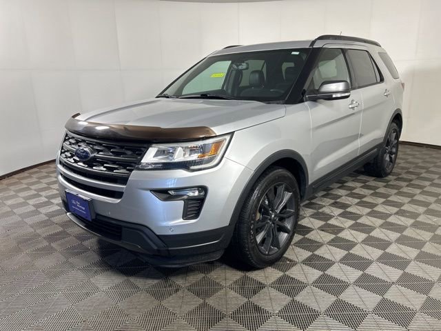 Certified 2018 Ford Explorer XLT w/ Equipment Group 202A AWD/4WD image 3