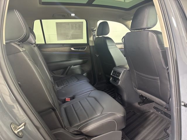 Used 2025 Volkswagen Atlas SEL image 9