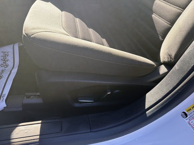 Certified 2017 Ford Fusion SE w/ Fusion SE Technology Package FWD image 13