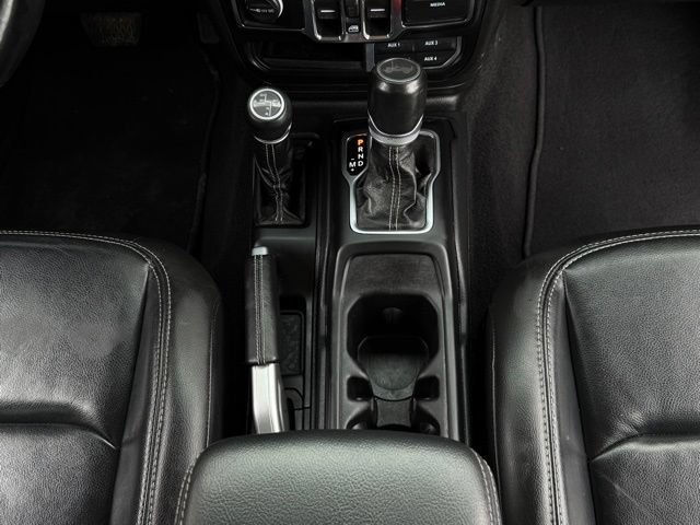 Used 2021 Jeep Wrangler Unlimited Sahara w/ Uconnect 4C Nav & Sound Group AWD/4WD image 32