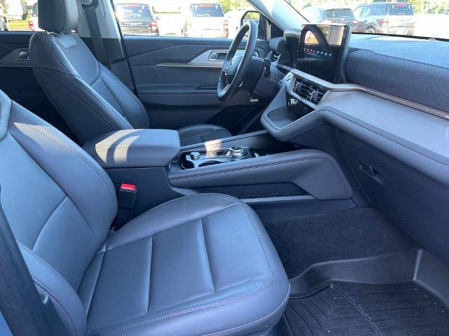 Certified 2025 Ford Explorer Active w/ Active Comfort Package AWD/4WD image 15