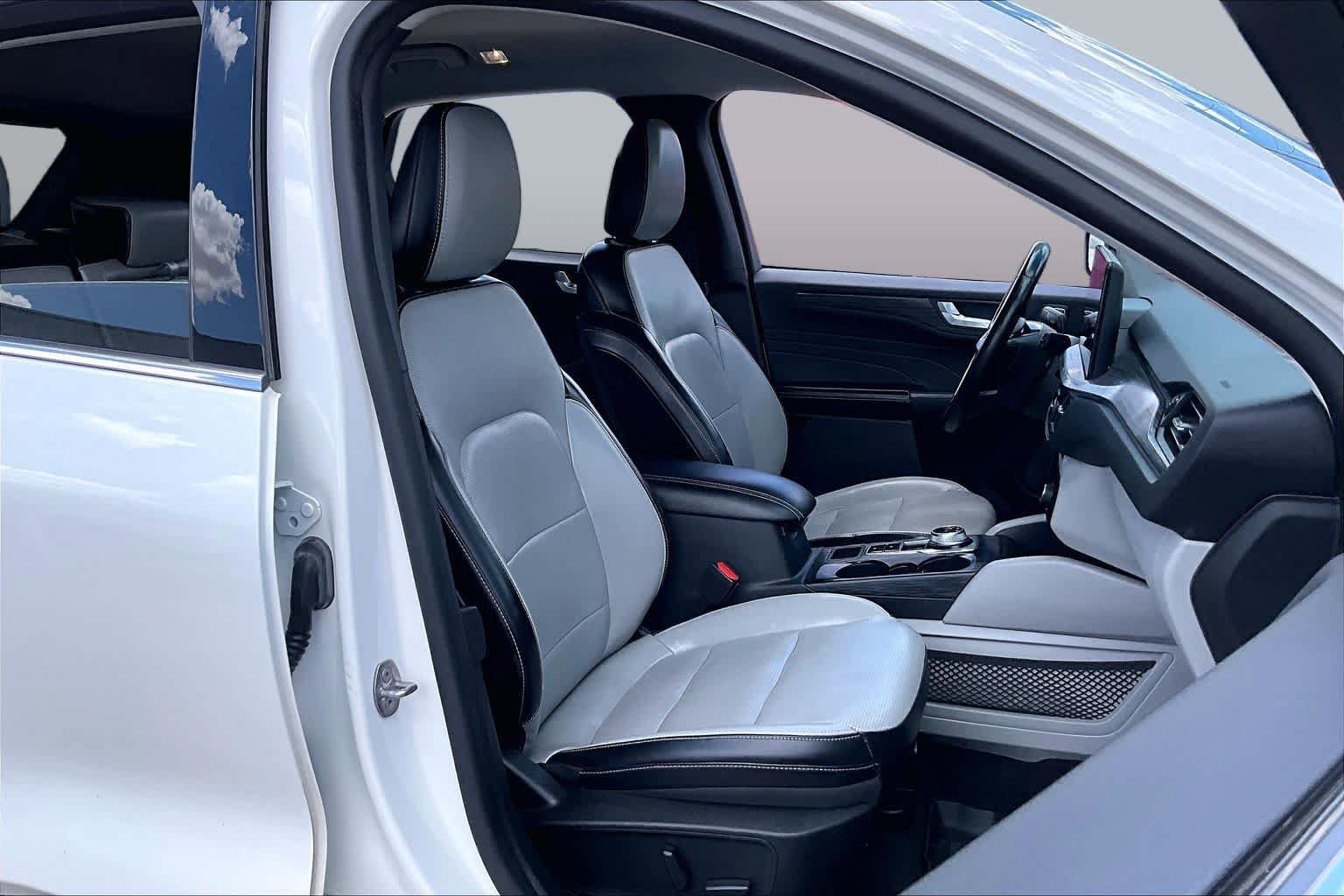 Certified 2023 Ford Escape Platinum AWD/4WD image 9