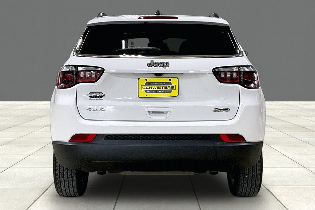 Used 2025 Jeep Compass Latitude AWD/4WD image 4