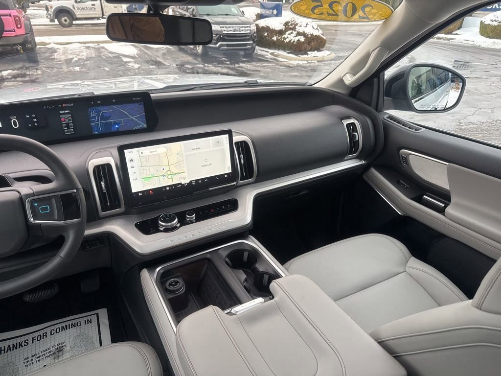 Certified 2025 Ford Expedition Active image 18