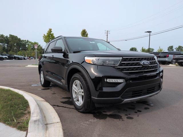 Certified 2023 Ford Explorer XLT w/ Equipment Group 202A AWD/4WD image 7