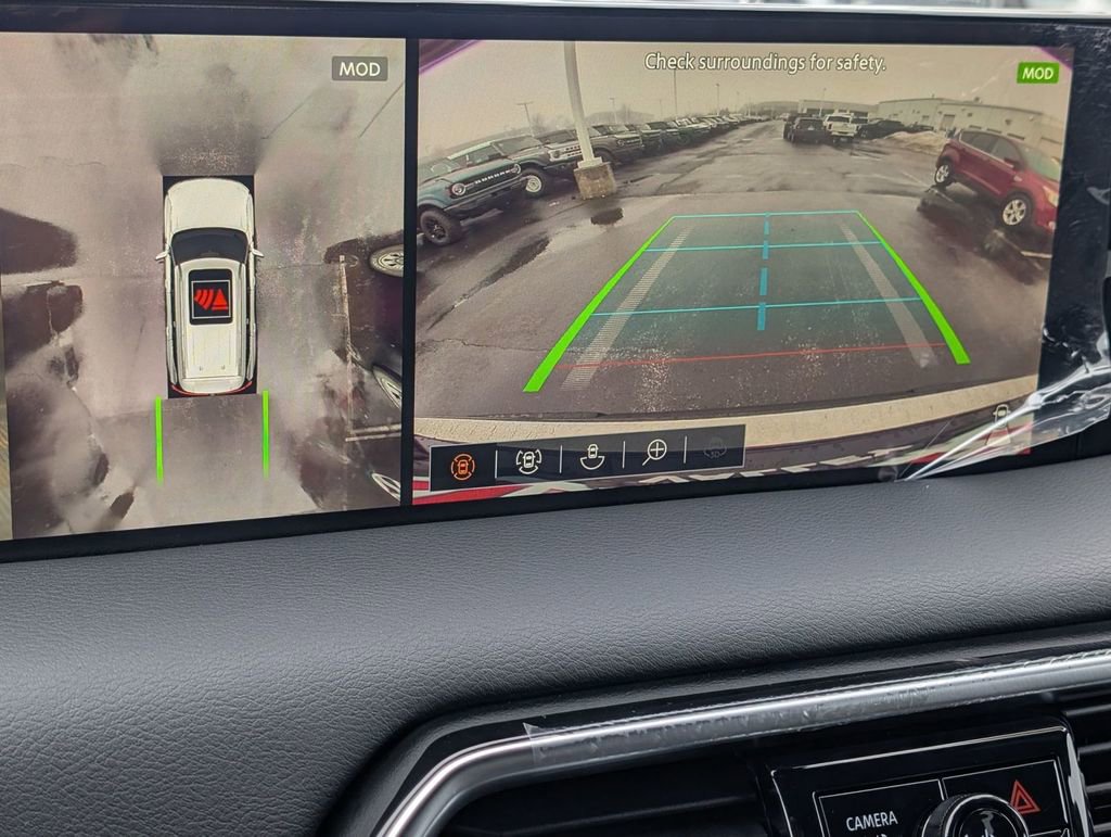 Used 2025 Nissan Armada Platinum image 3