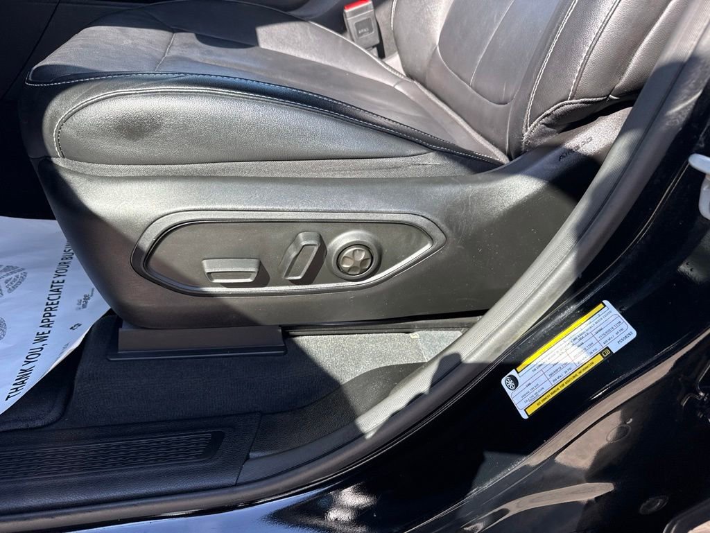 Used 2023 Jeep Grand Cherokee Limited AWD/4WD image 2
