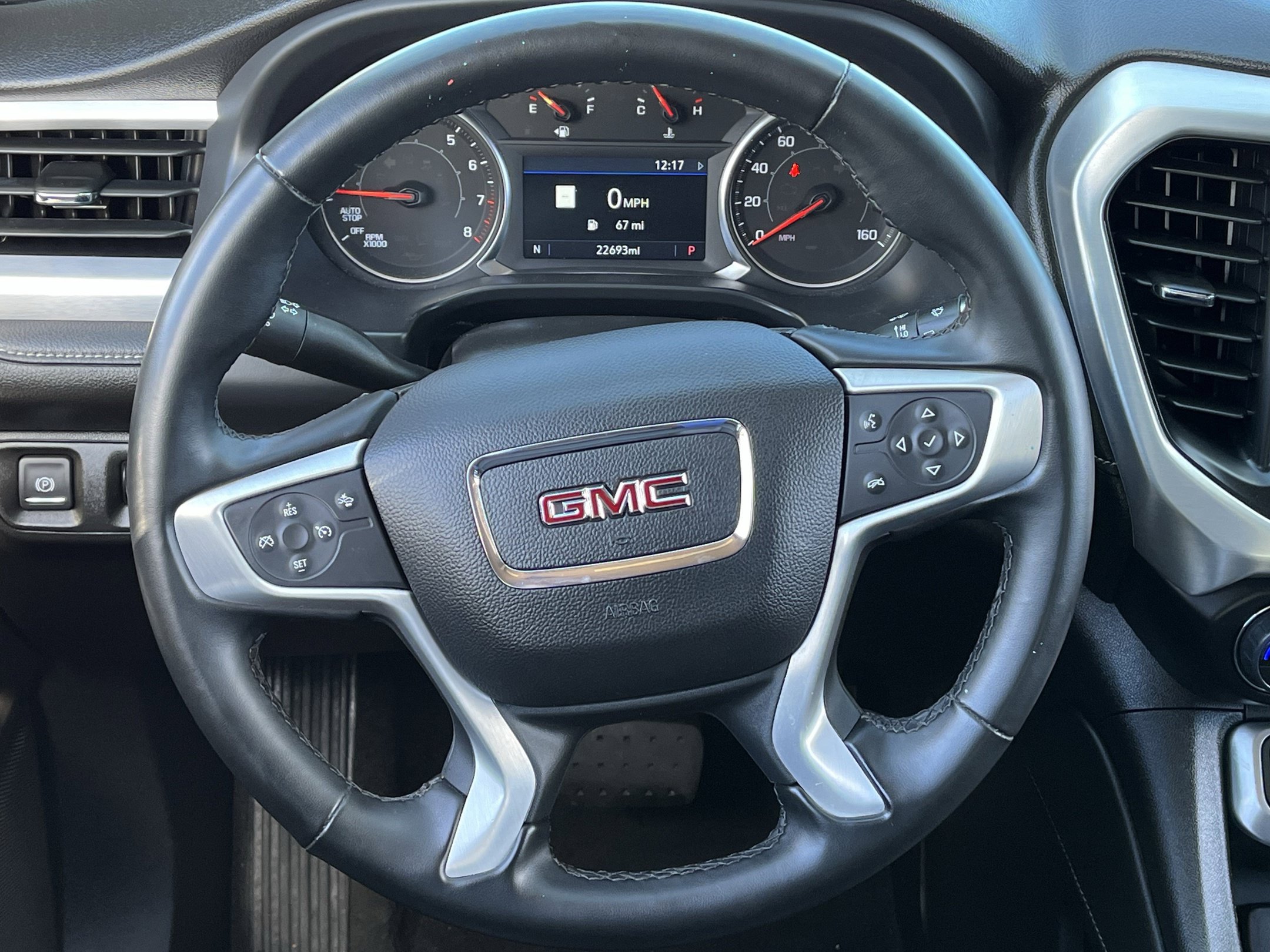 Used 2023 GMC Acadia SLT FWD image 13