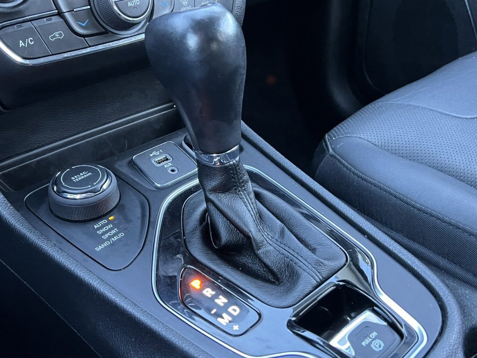 Used 2021 Jeep Cherokee Limited image 35