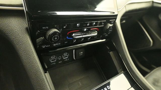 Used 2023 Jeep Grand Cherokee L Limited w/ Luxury Tech Group II image 18