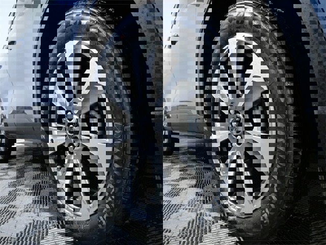 Certified 2025 Ford Escape Platinum image 2